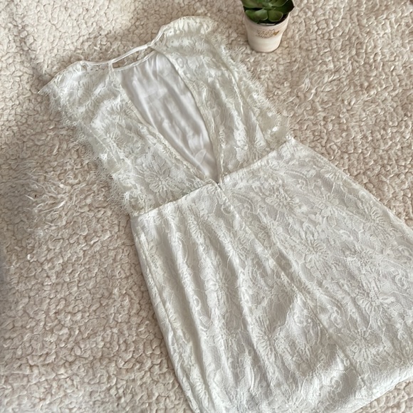 Kimchi Blue White Lace Dress With open back - Picture 2 of 8